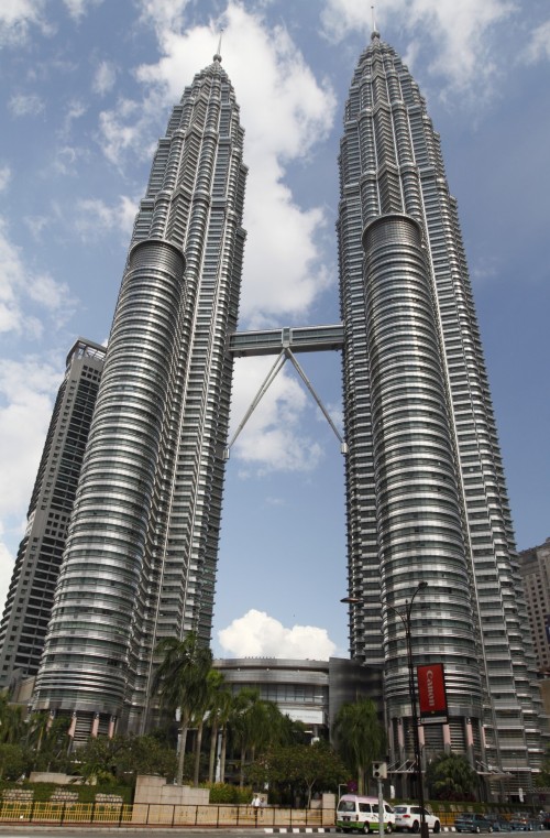 1---U5NpCkM---Petronas-Twin-Towers-inMalaysia0c44fa00f5398dbe.jpg