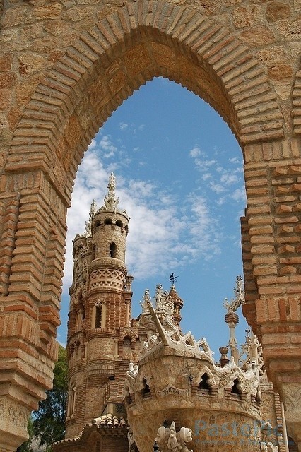 13---m0KmxON---Castillo-de-Colomares-in-Benalmadena-Spainc2dfb1230e331d62.jpg