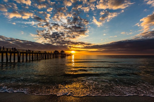 Naples-pier83b8e42f5fff82f5.jpg