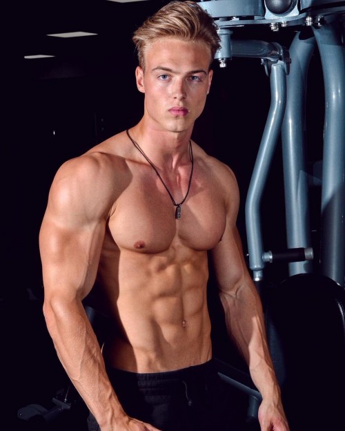 Blonde-Workout-Boy-8e2f7e536b9e98bd0.jpg